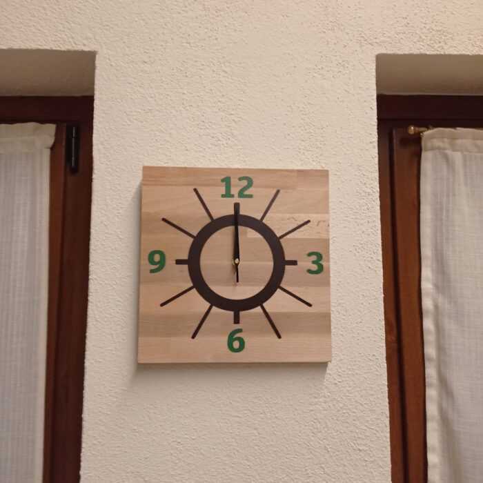 orologio da partete in legno